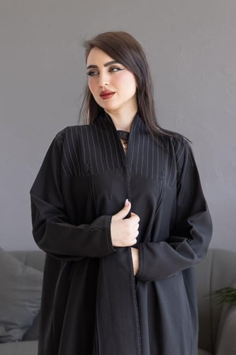 عباية كتان مقلم شك – عملية وعصرية