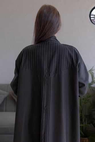 عباية كتان مقلم شك – عملية وعصرية