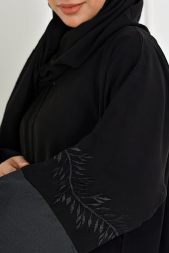 عباية ملكي كوري بتطريز كم شاهين أنيقة وفاخرة