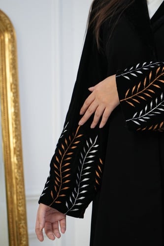 عباية ملكي كم قطيفة مطرز – فاخرة ومميزة