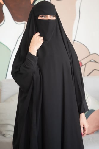 خمار رأس بمعصم مطاط – محتشم وعملي