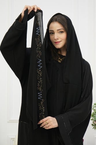 طرحة سوداء مطرزة بالذهبي والأسود فاخرة وأنيقة