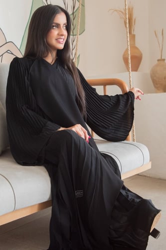 عباية زوم كسرات كامل كم مربع – فاخرة ومميزة