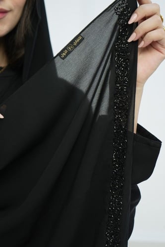 طرحة سوداء فاخرة بتطريز أنيق