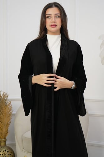 عباية ملكي كم قطيفة لؤلؤ – فاخرة وراقية