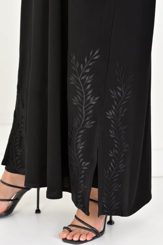 عباية ملكي كوري بتطريز كم شاهين أنيقة وفاخرة