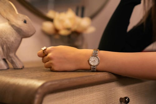 ساعة SP النسائية SP5402 – ساعة مجوهرات أنيقة مرصعة...