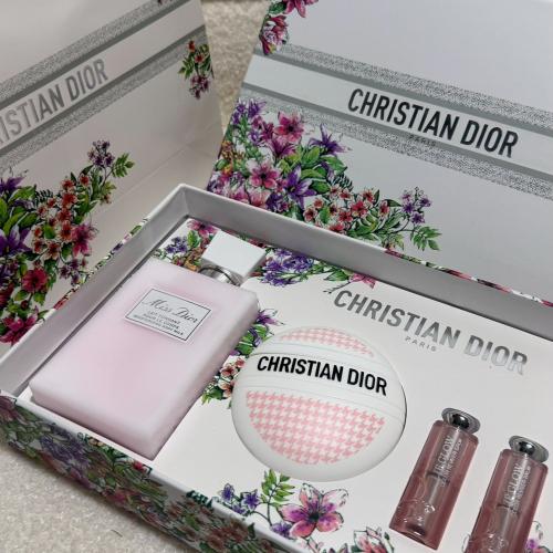 مجموعة كريستيان ديور