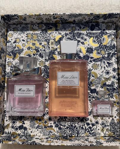 مجموعة الجسم وعطر مس ديور