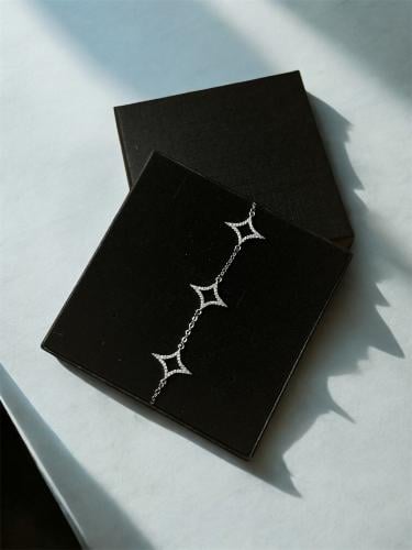 اسوارة نسائية