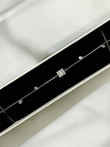 اسوارة نسائية من الفضة