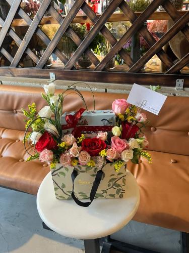 ورد و تشوكليت انوش