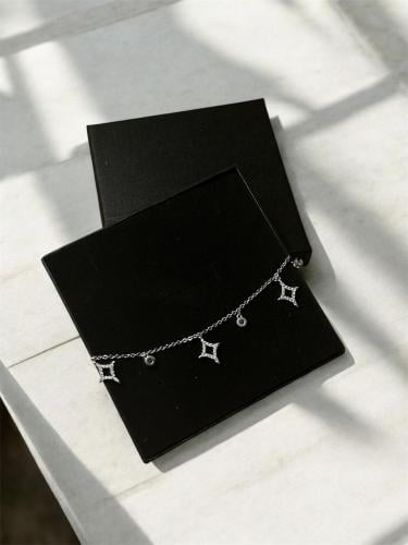 اسوارة نسائية