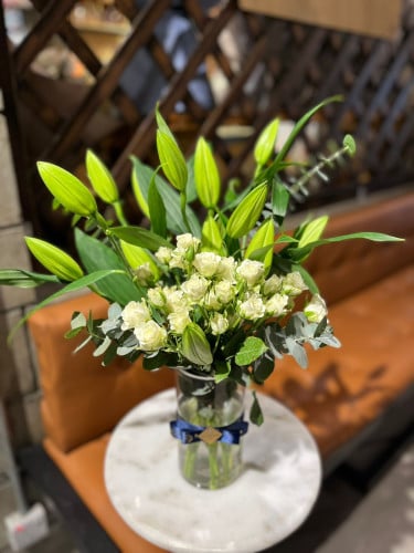 فازة ورد أبيض