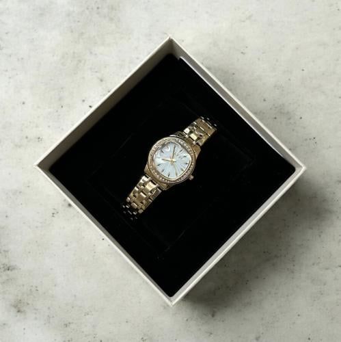 ساعة نسائية ذهبي