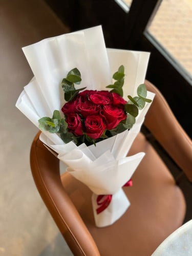 باقة ورد احمر صغير