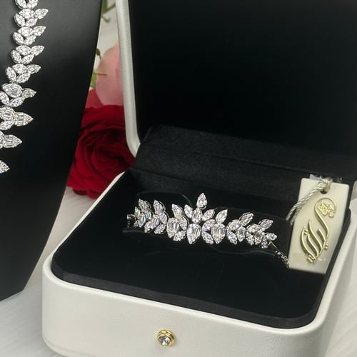 طقم فرح ذهب ابيض عيار18 بوزن 37.09 جم تقريبا