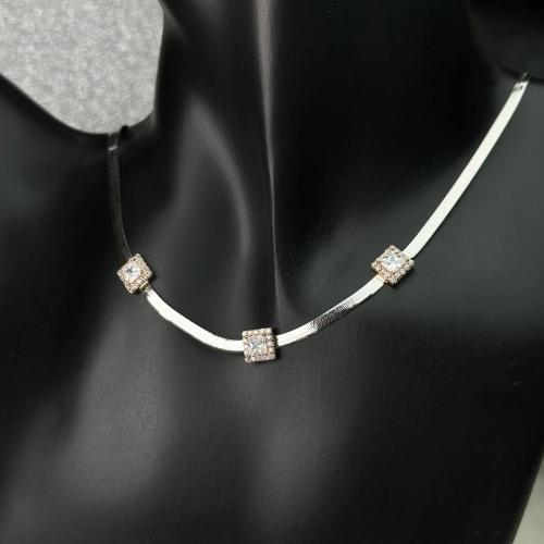 عقد فلات ذهب ابيض عيار18