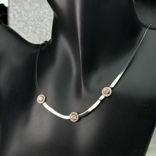 عقد فلات ذهب ابيض عيار18