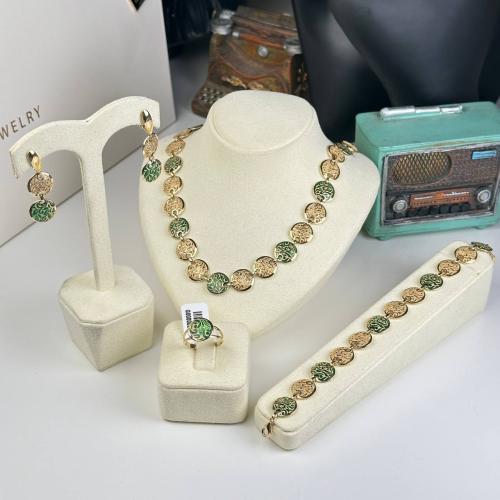 طقم ذهب عيار18