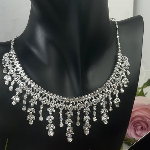 طقم فرح ذهب ابيض عيار18 بوزن 42.3 جم تقريبا