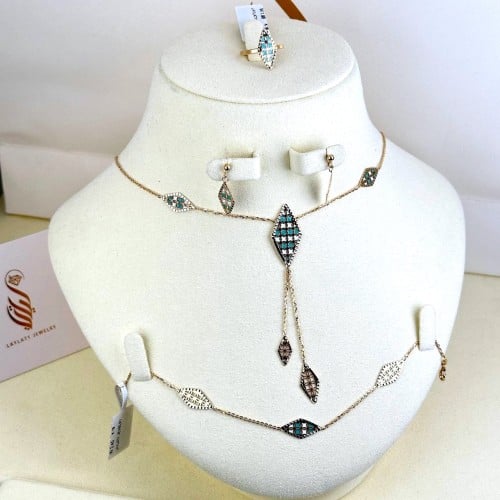 طقم ذهب عيار18 بوزن 11.45 جم تقريبا