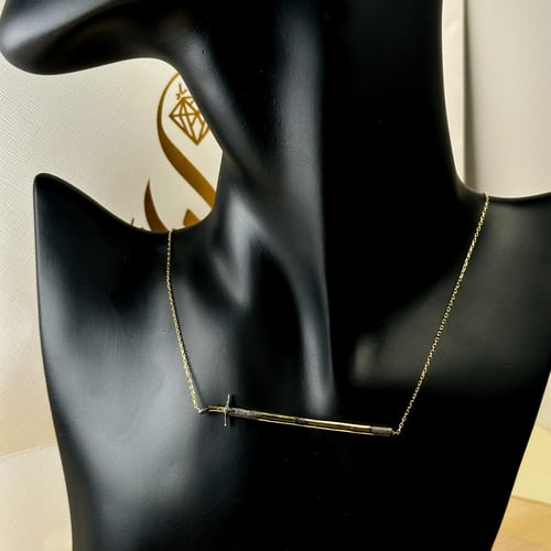 عقد السيف العربي صغير ذهب عيار18 بوزن 5.37 جم تقري...