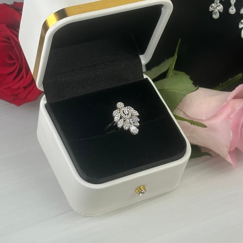 طقم فرح ذهب ابيض عيار18 بوزن 42.3 جم تقريبا