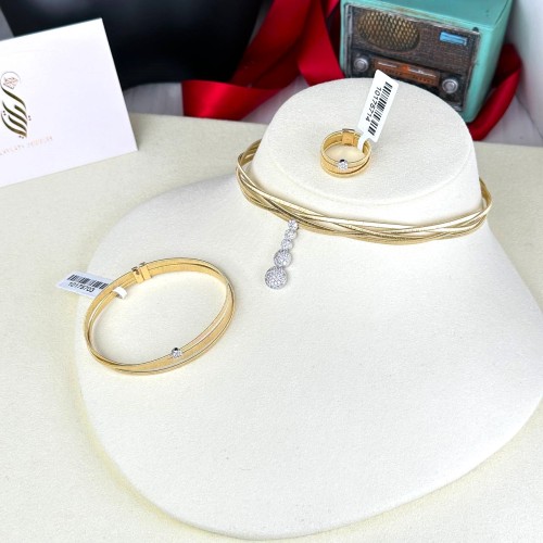 نصف طقم ذهب عيار18 بوزن 51.04 جم تقريبا