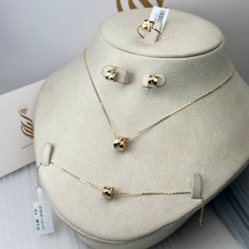 طقم ذهب عيار21 بوزن 10.29 جم تقريبا