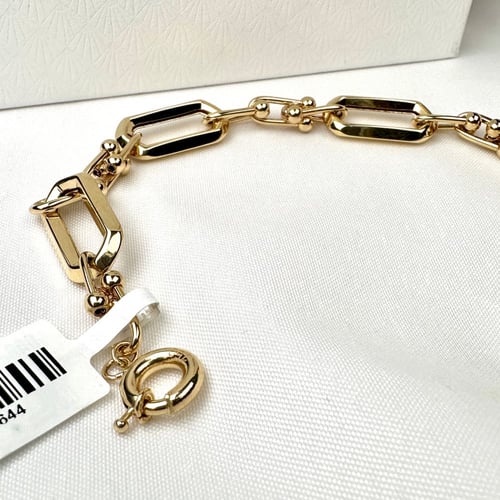 اسورة ذهب عيار18 وزن 8.95 جم تقريبا