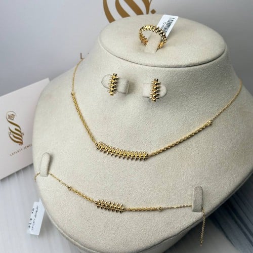 طقم ذهب عيار21 بوزن 11.79 جم تقريبا