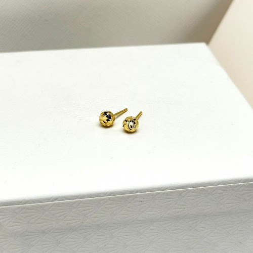 اقراط ذهب صغير عيار18 بوزن 1.44 جم تقريبا