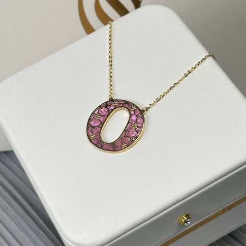 عقد حرف O سكانفين ذهب عيار18 بوزن 5.26 جم تقريبا