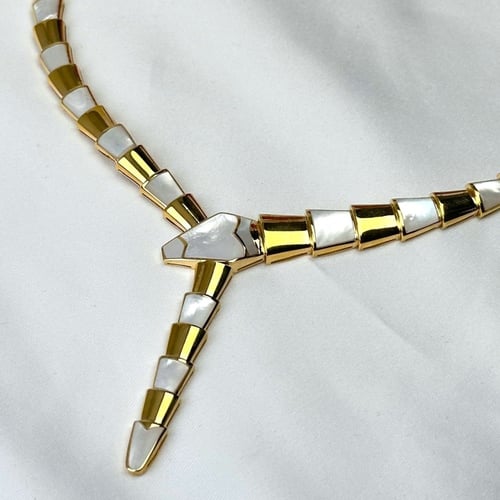 طقم ذهب عيار18 بوزن 72.53 جم تقريبا