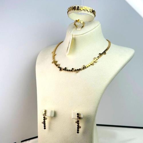 طقم ذهب عيار18