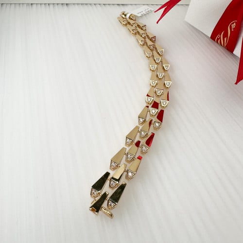 اسورة ايطالي ذهب عيار18 بوزن 49.14 جم تقريبا