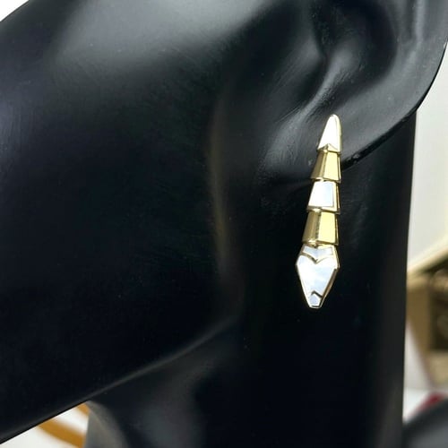 طقم ذهب عيار18 بوزن 72.53 جم تقريبا