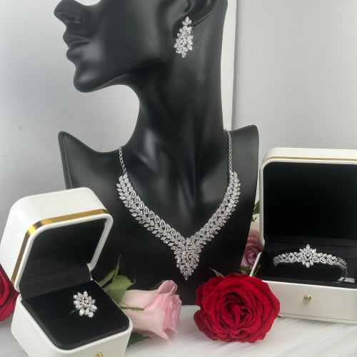 طقم فرح ذهب ابيض عيار18 بوزن 38.9 جم تقريبا