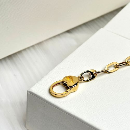 عقد واسورة ذهب عيار18 بوزن 24.86 جم تقريبا