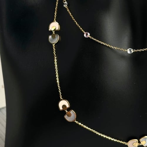 عقد ذهب عيار18 بوزن 6.64 جم تقريبا