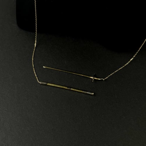 عقد السيف العربي صغير ذهب عيار18 بوزن 5.37 جم تقري...