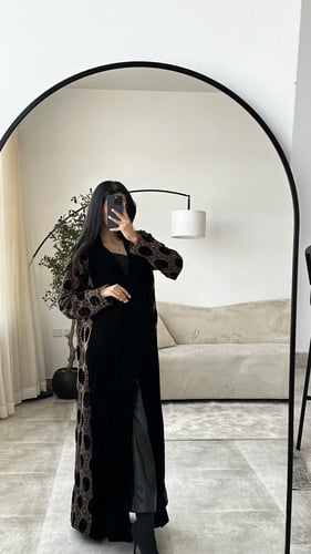 A 074 عباية شتوي مخمل نص كلوش