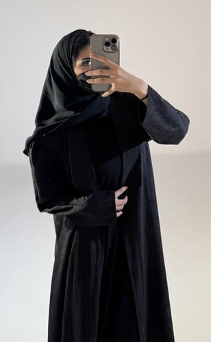 A 093 عباية كريب بكرستال أسود