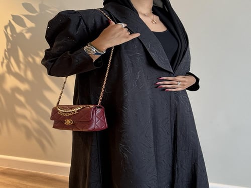 A 093 عباية كريب بكرستال أسود