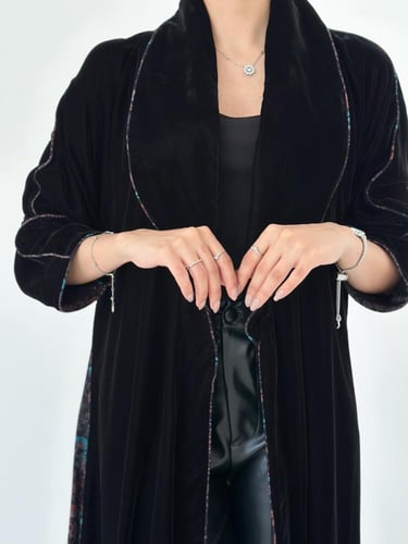 A 071 عباية شتوي مخمل كشميري