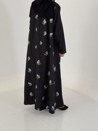 A 087 عباية جاكار أسود بتطريز كامل