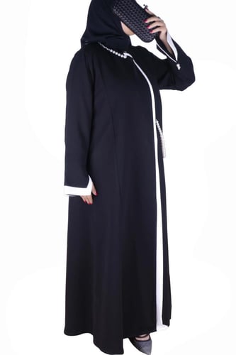 0113عباية كريب ملكي مزينة بالؤلؤ