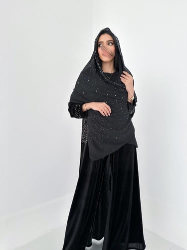 A 023 عباية شتوية مطرزة اسود