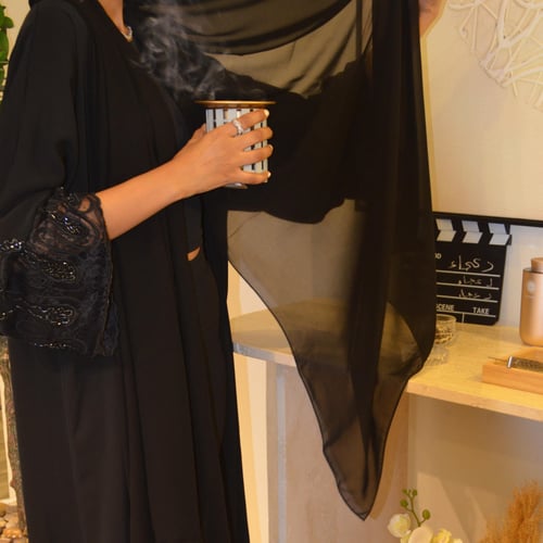 A 04 عباية سوداء مطرزة